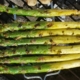 Grüner Spargel auf dem Grill